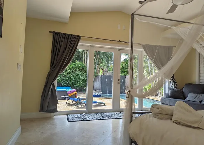 #1 Fort Lauderdale House - Heated Salt Water Pool - Private Oasis-Updated Gorgeous 3Br 3Ba - Las Olas