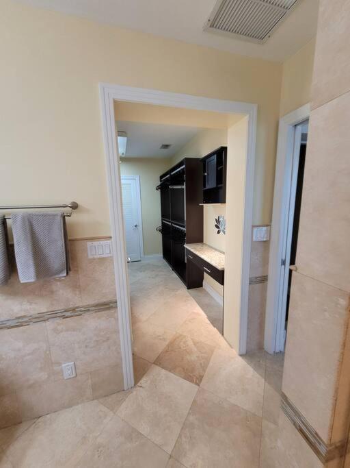 Olas Oasis: Heated Salt Water Pool Retreat Fort Lauderdale