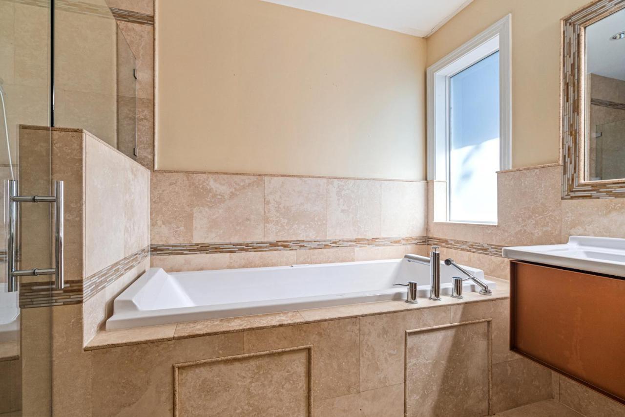 Olas Oasis: Heated Salt Water Pool Retreat Fort Lauderdale