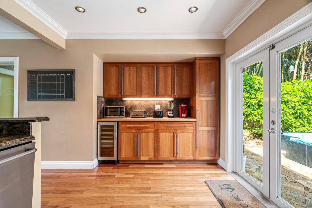 #1 Lauderdale House - Heated Salt Water Pool - Private Oasis-updated Gorgeous 3br 3ba - Olas Fort Lauderdale