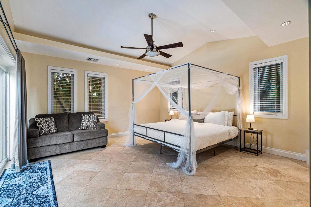 Holiday home Olas Oasis: Heated Salt Water Pool Retreat *