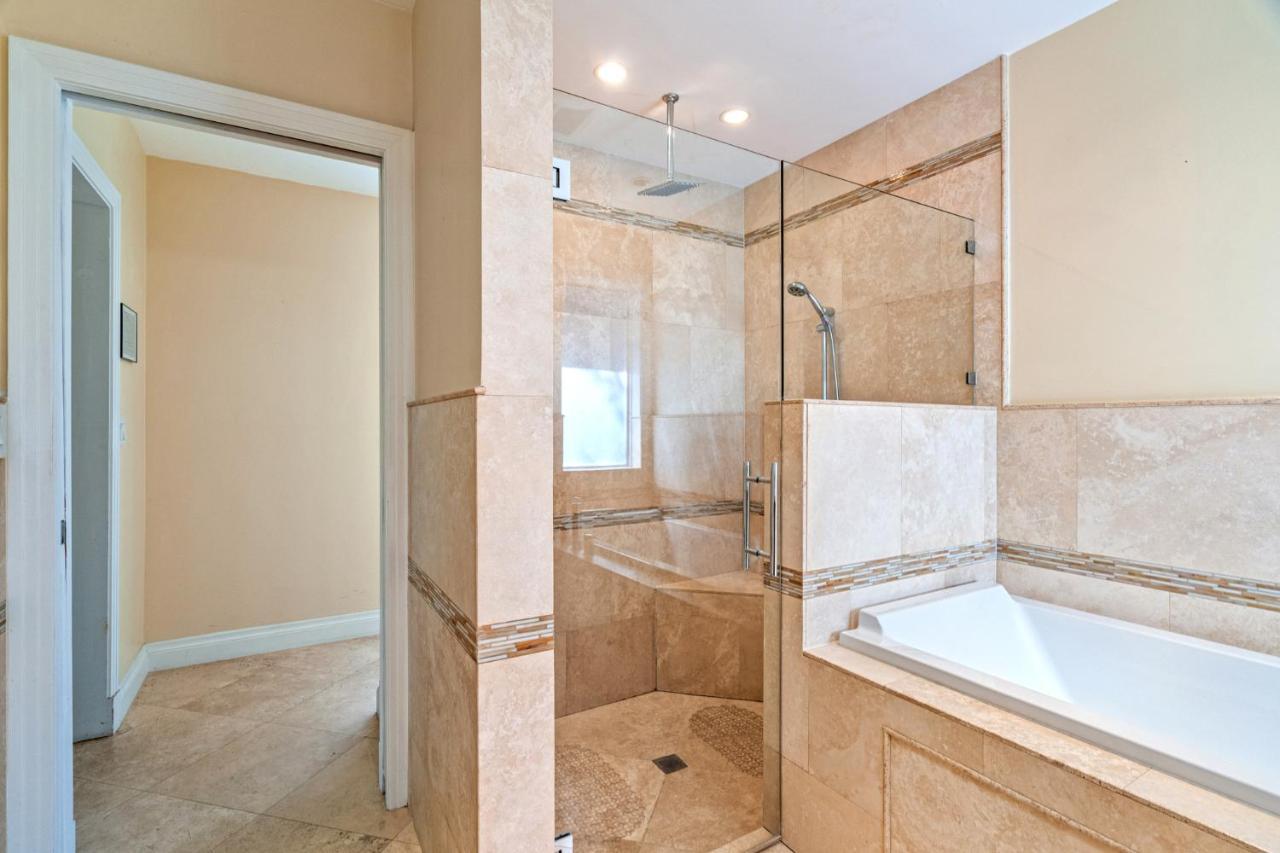 Olas Oasis: Heated Salt Water Pool Retreat *