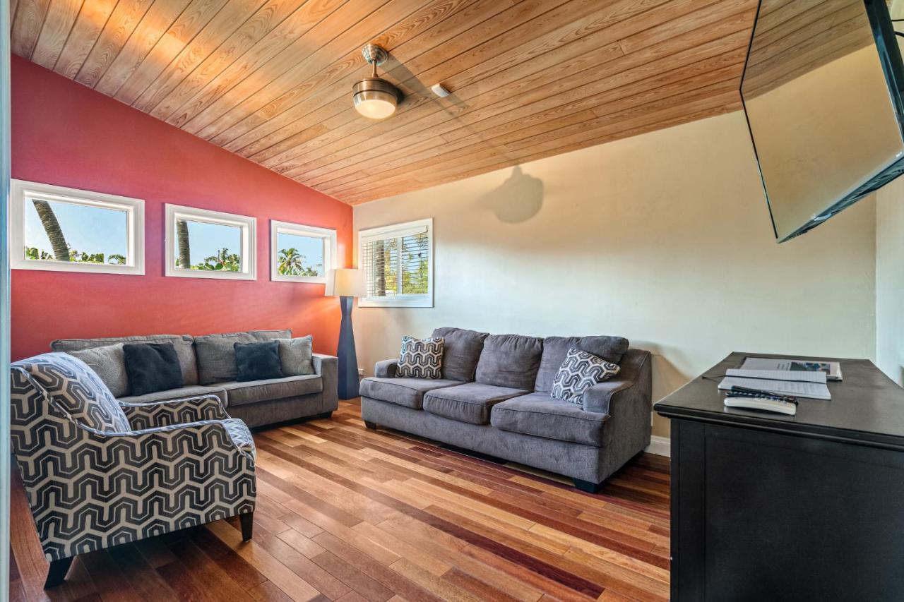 Olas Oasis: Heated Salt Water Pool Retreat *
