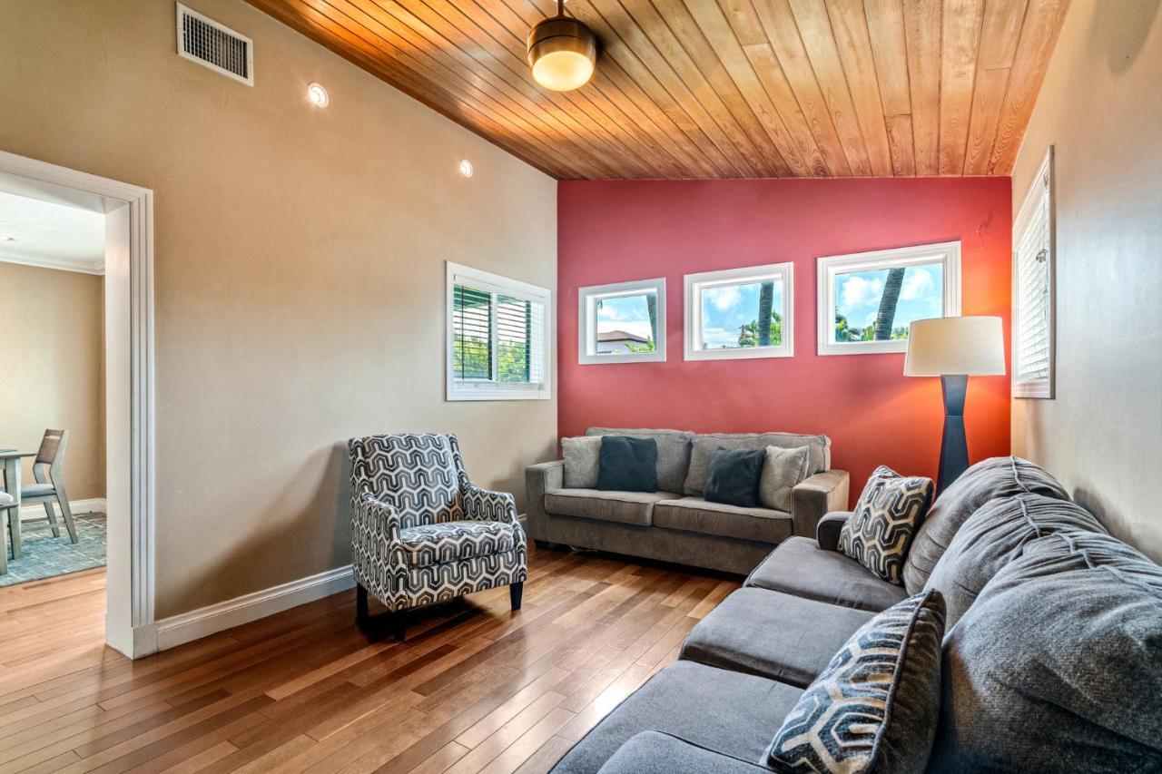 Holiday home Olas Oasis: Heated Salt Water Pool Retreat *