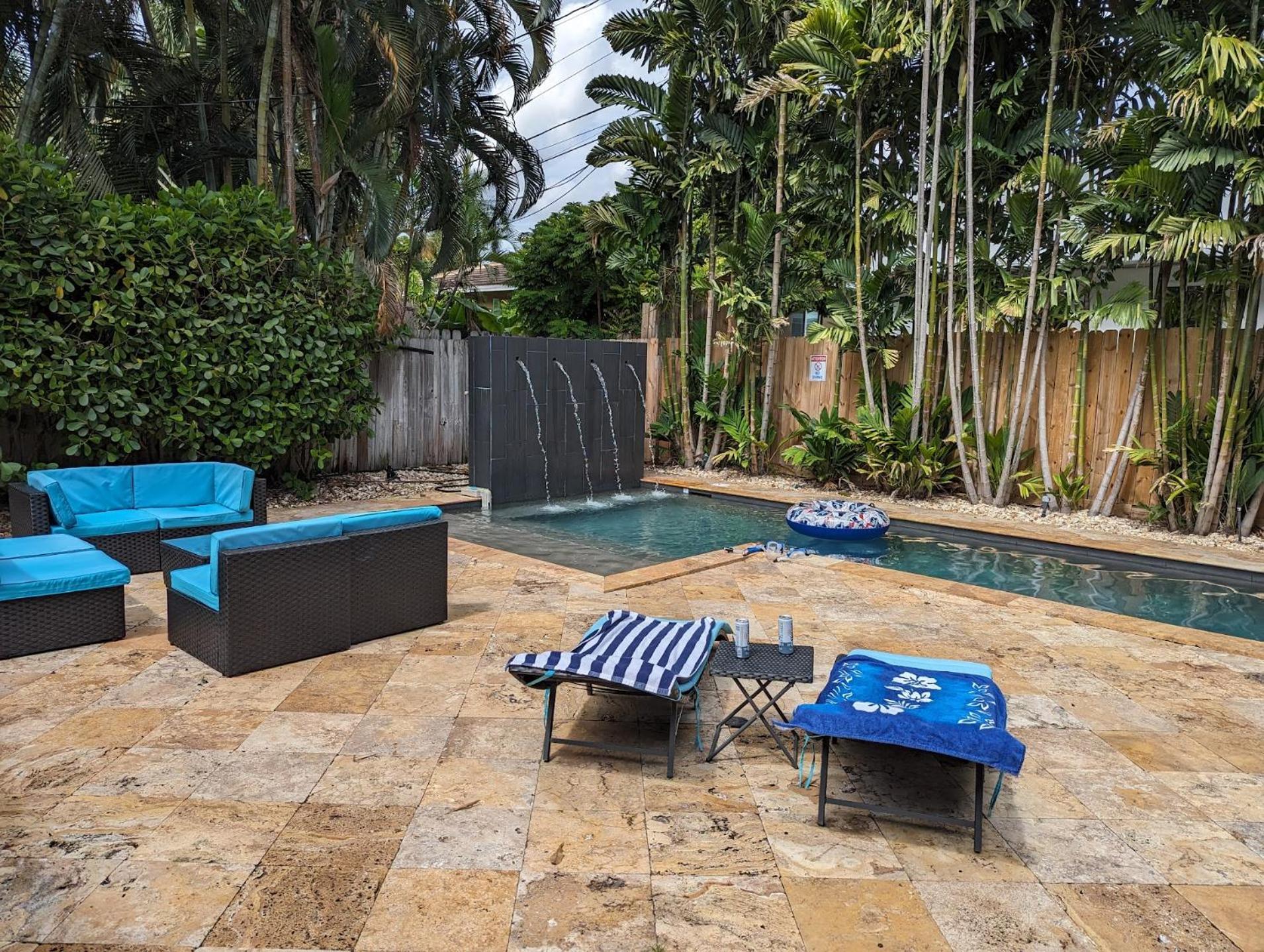 Holiday home Olas Oasis: Heated Salt Water Pool Retreat